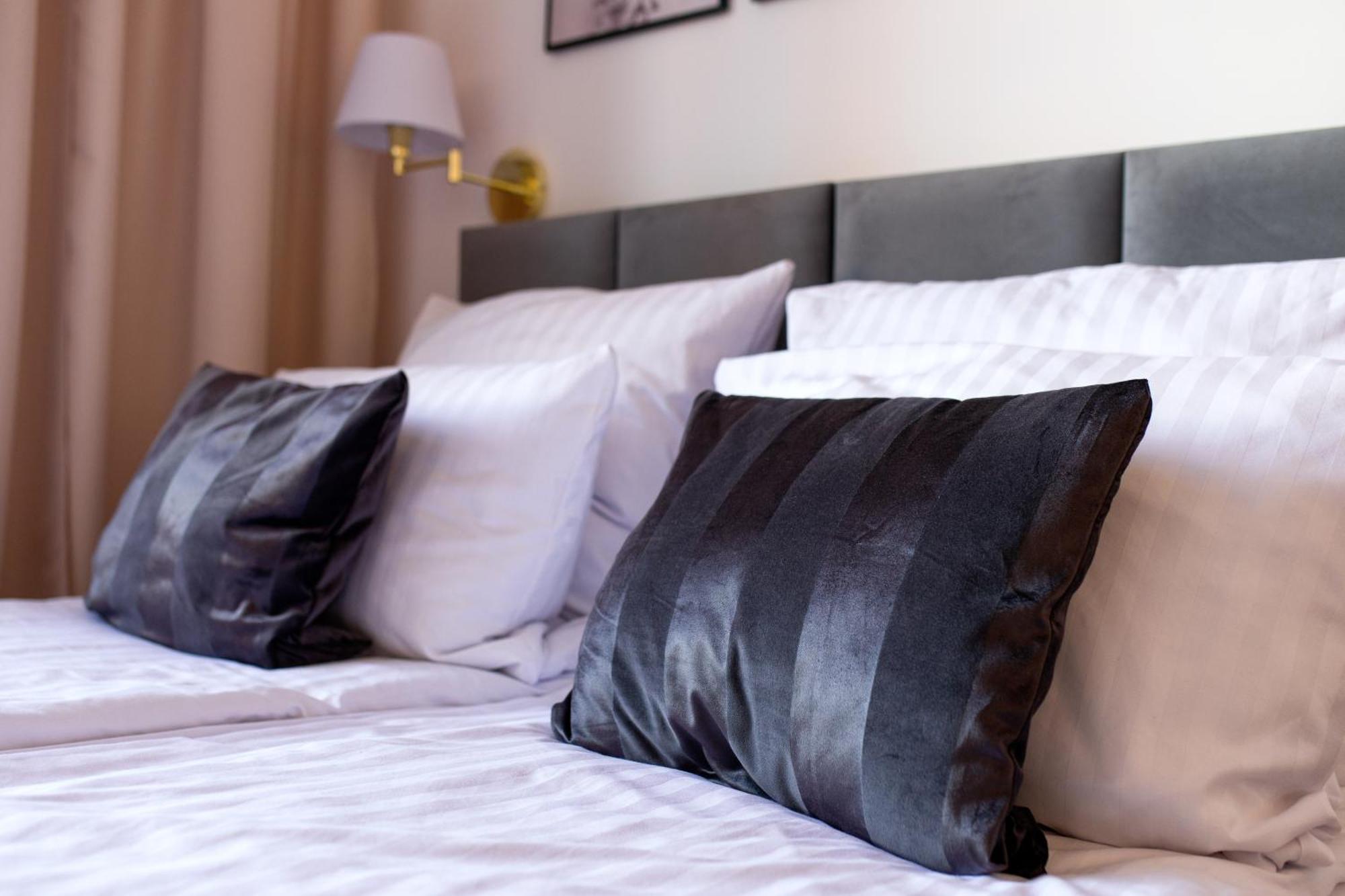 Discover Krakow Apartments - Lubomirskiego St - Classic & Modern - Near Main Station, Netflix And Ac Luaran gambar