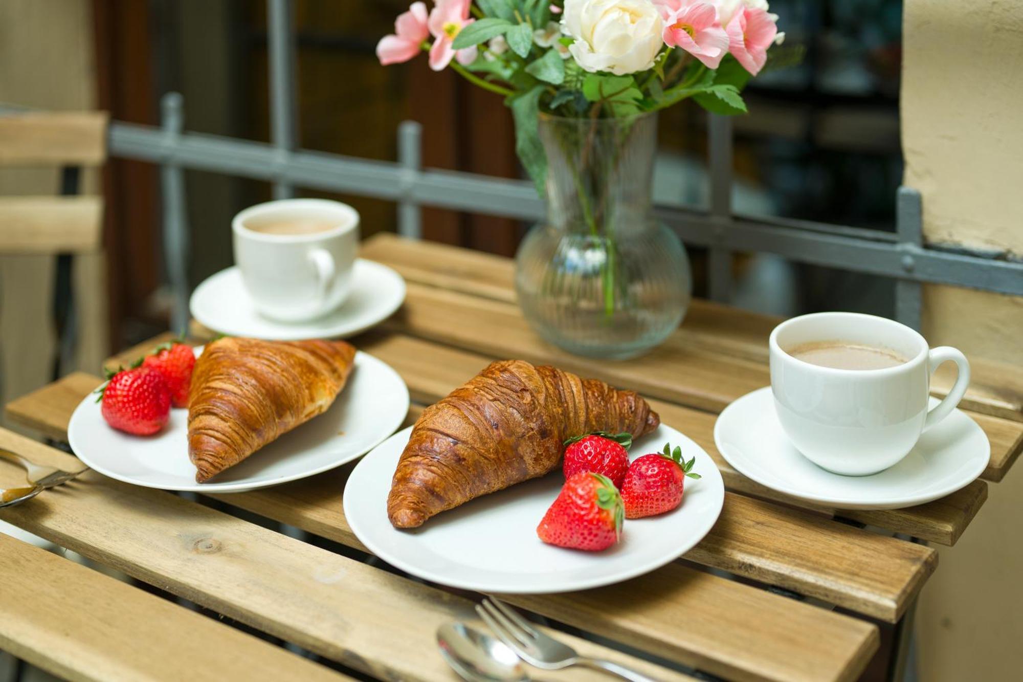 Discover Krakow Apartments - Lubomirskiego St - Classic & Modern - Near Main Station, Netflix And Ac Luaran gambar