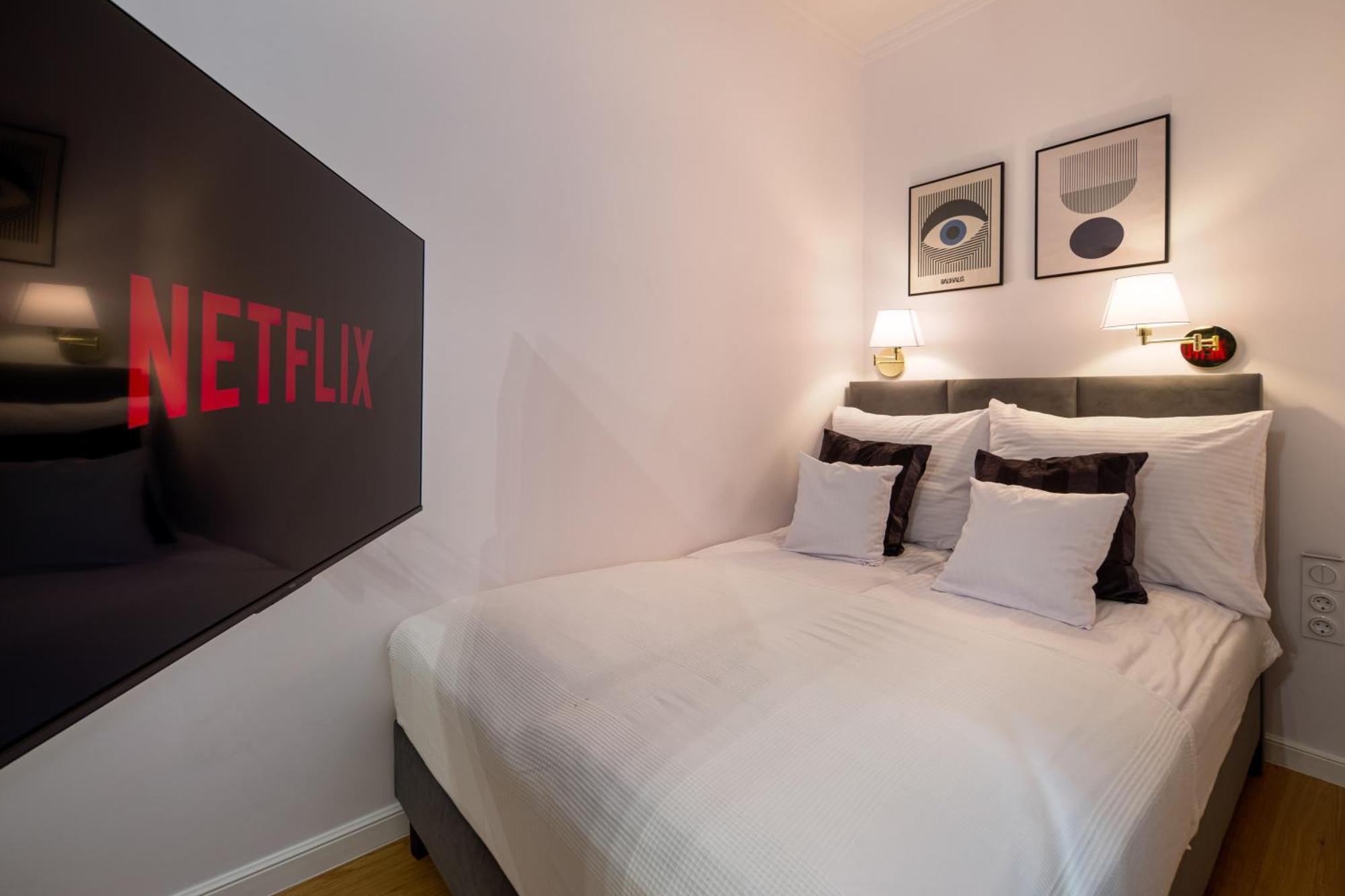 Discover Krakow Apartments - Lubomirskiego St - Classic & Modern - Near Main Station, Netflix And Ac Luaran gambar