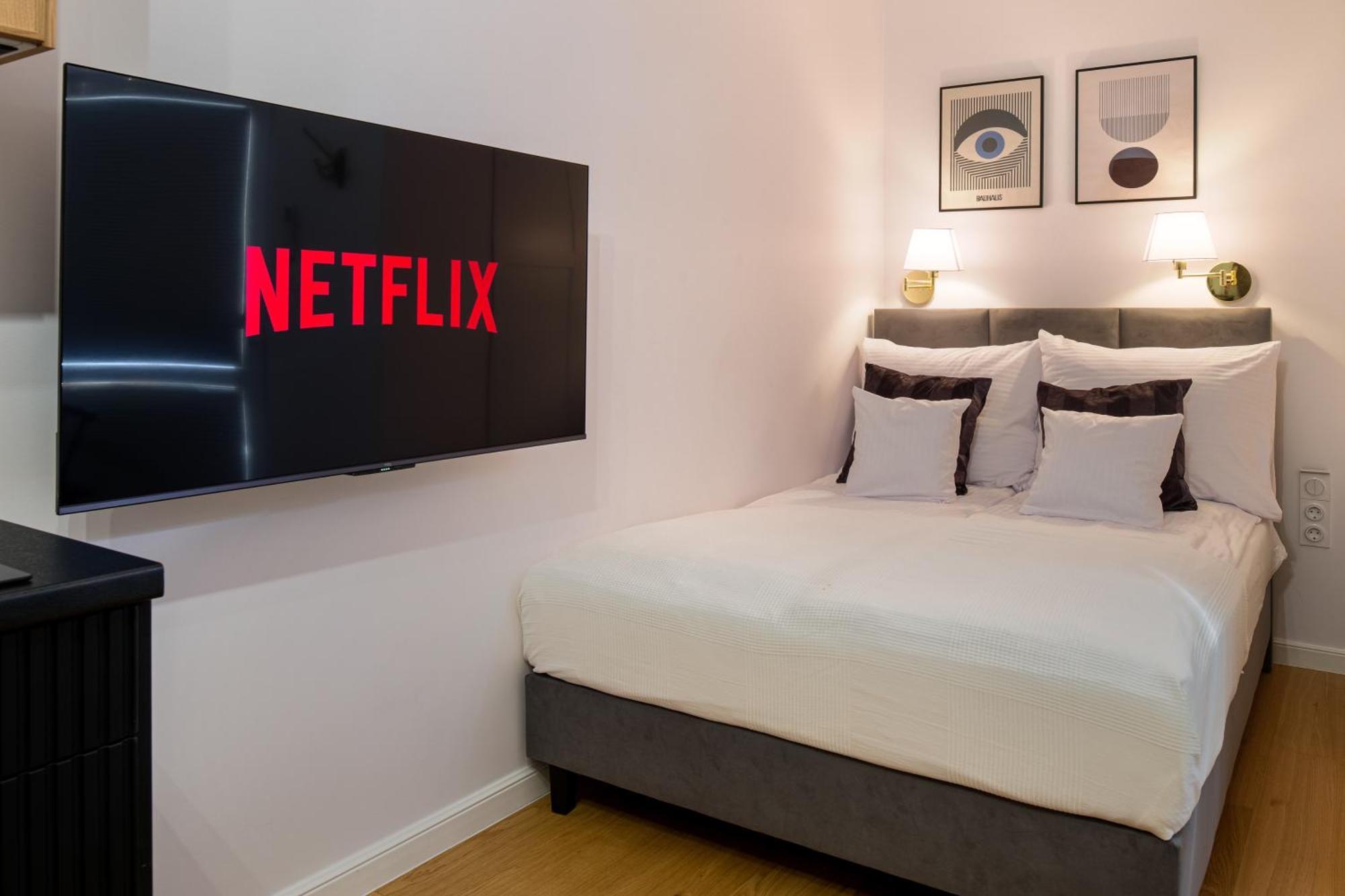 Discover Krakow Apartments - Lubomirskiego St - Classic & Modern - Near Main Station, Netflix And Ac Luaran gambar
